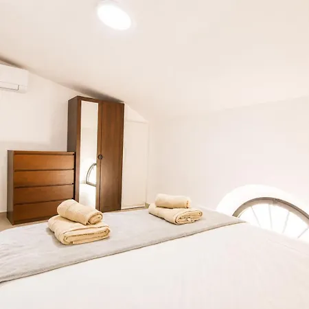 Center R1 Apartment
