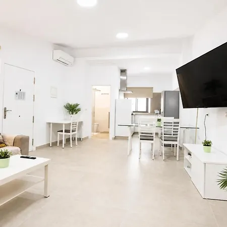 Center R1 Apartment *
