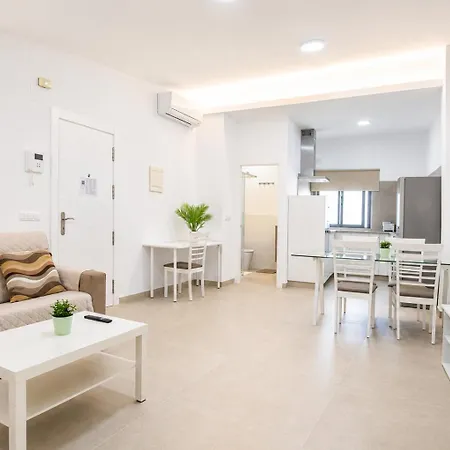 Apartment Center R1 *
