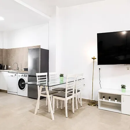Center R1 Apartment *